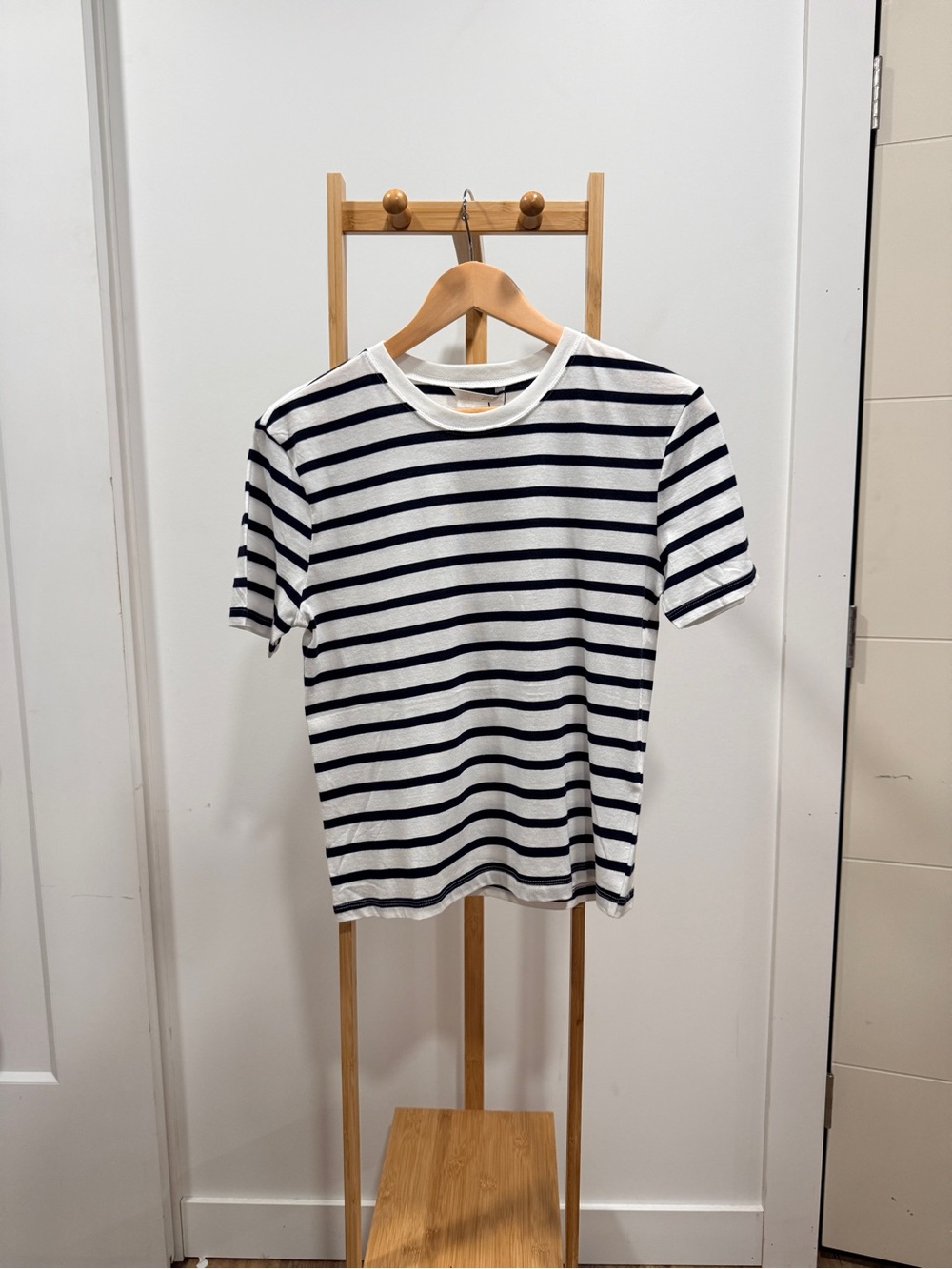 Zara White and Navy Horizontal Stripe Short Sleeve Tee
